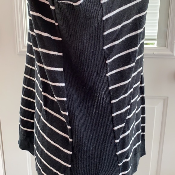GAP Blk/White Striped V neck Sweater - Picture 2 of 4
